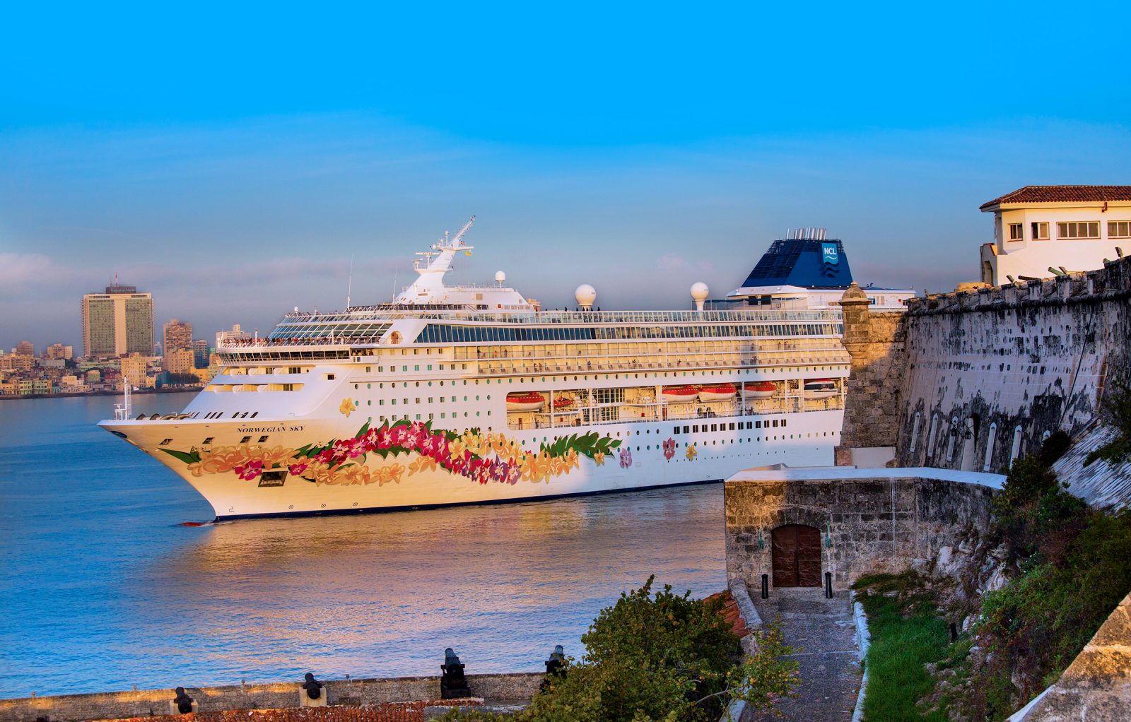 Norwegian Cruise Line Makes Inaugural Call To Havana, Cuba Travel