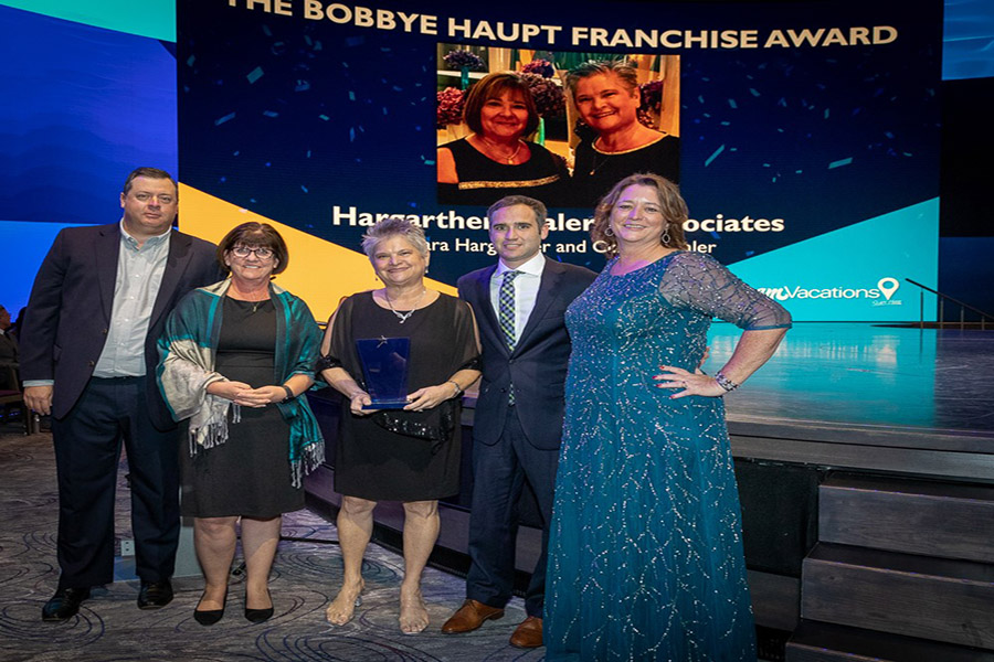 Top Travel Agents Recognized During Awards Ceremony at 2021 Dream Vacations, CruiseOne and Cruise Inc. National Conference