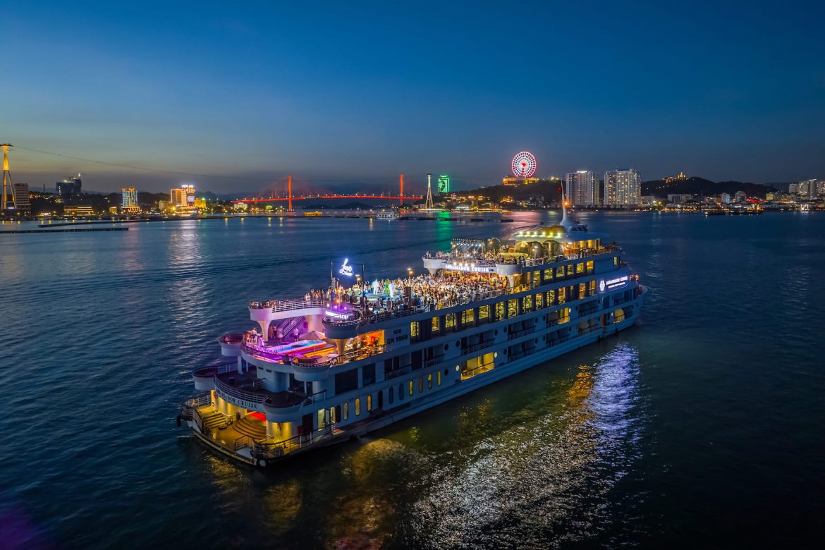 Halong Bay's Lavish Day And Dinner Cruises To Welcome 200,000th Passenger