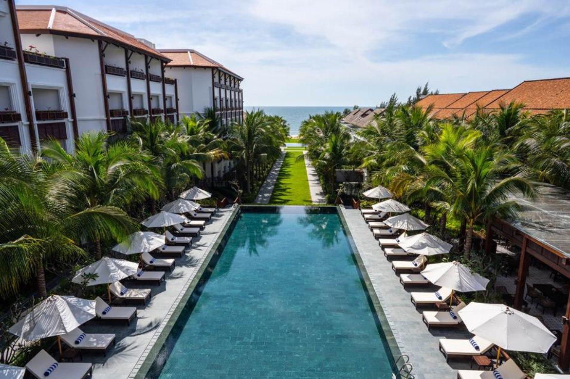 Luxurious Resort Opens Exquisite Old-World Bar By The Beach