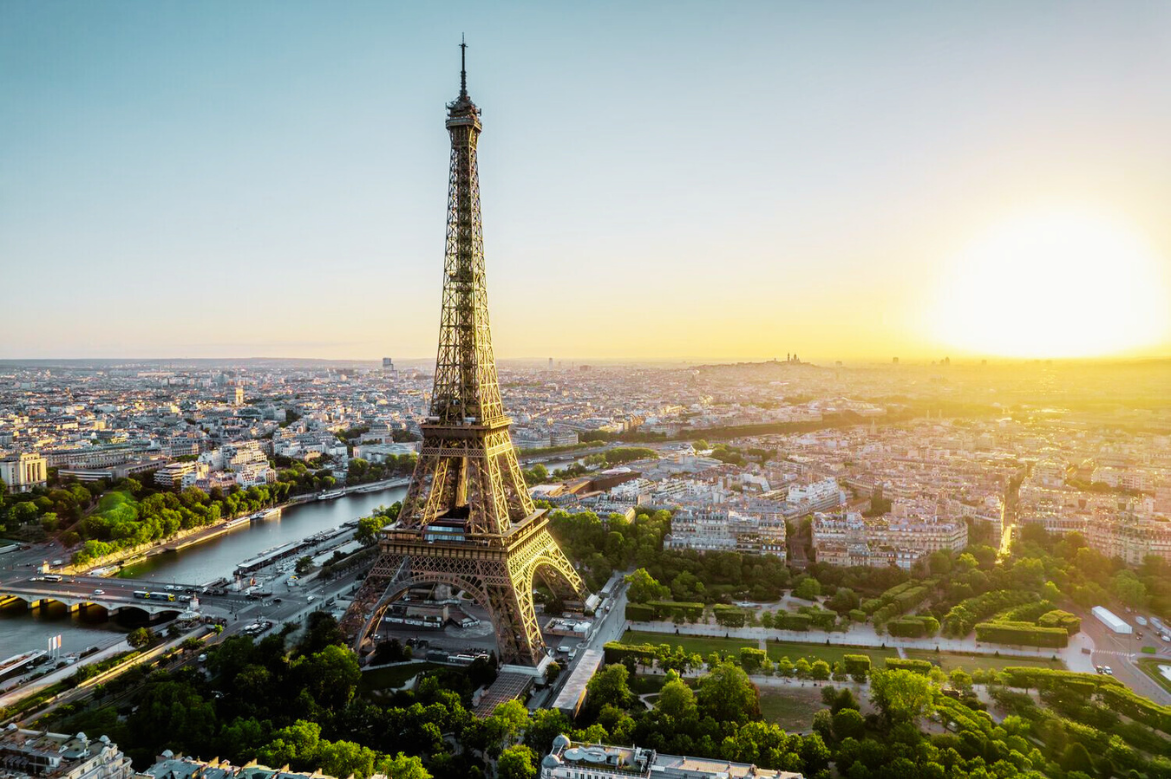 Travel Advisors Can Win Round-Trip Paris River Cruise from Riviera this Valentine’s Day