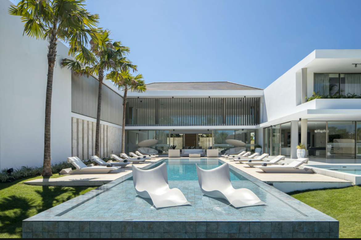 Rental Escapes Celebrates Two Year Anniversary of Industry-First and Only Travel Advisor REwards Program