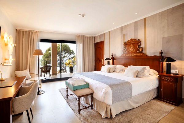 Deluxe room at Secrets Mallorca Villamil Resort and Spa
