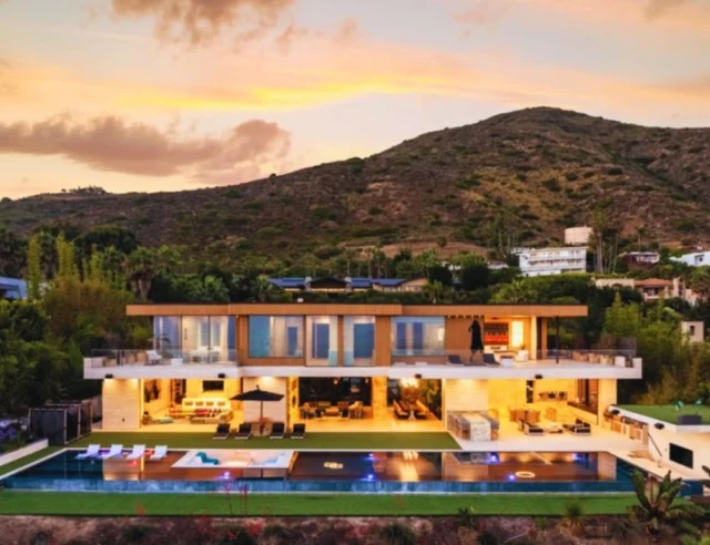 🎉 Exciting news, travel agents! Rental Escapes is extending their Travel Advisor Appreciation Month through June! 🌟 Enjoy bonus commissions and double REward points on luxury villa bookings. Plus, they've added over 600 new villas in the U.S.! 🏖️ Don't miss out on this incredible opportunity to boost your earnings and treat your clients to unforgettable experiences. Please see the link in our bio to read the full article 🔗 #TravelAdvisorAppreciation #LuxuryVillas #TravelAgentPerks #RentalEscapes #TravelIndustryNews #VillaVacations