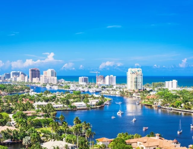 🌴✈️ Exciting news for Bahamas lovers! Makers Air is ramping up daily service to this tropical paradise, making it easier than ever for your clients to escape to crystal-clear waters and pristine beaches. With visitor numbers soaring in early 2025, now's the perfect time to book that dream Bahamian getaway! Please see the link in our bio to read the full article 🔗 #BahamasTravel #TravelAgentTips #MakersAir #CaribbeanVacation #TropicalParadise #TravelNews